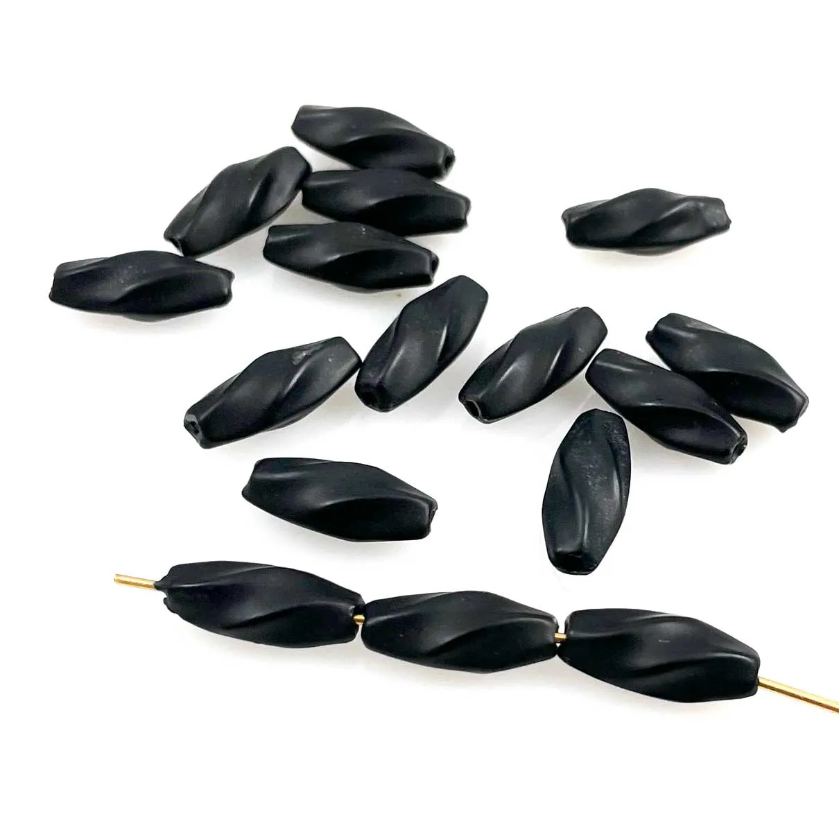 Black Lucite Twist Beads Vintage (24)