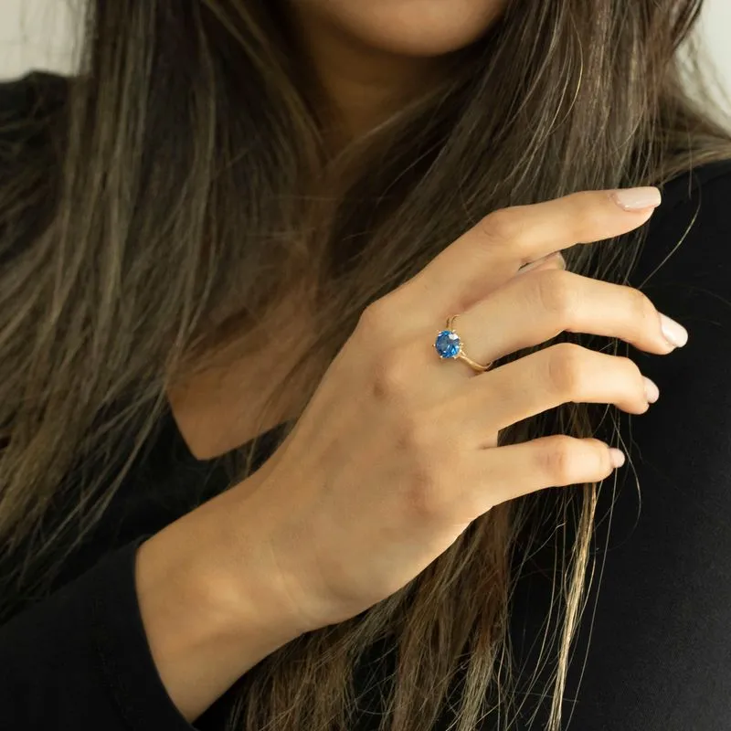 gold plated closed ring with dark blue cz 8mm facet