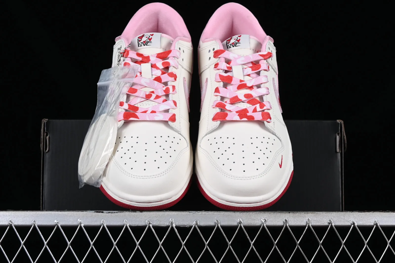 Nike SB Dunk Low Valentine's Day Pink Red Off White FC1688-118