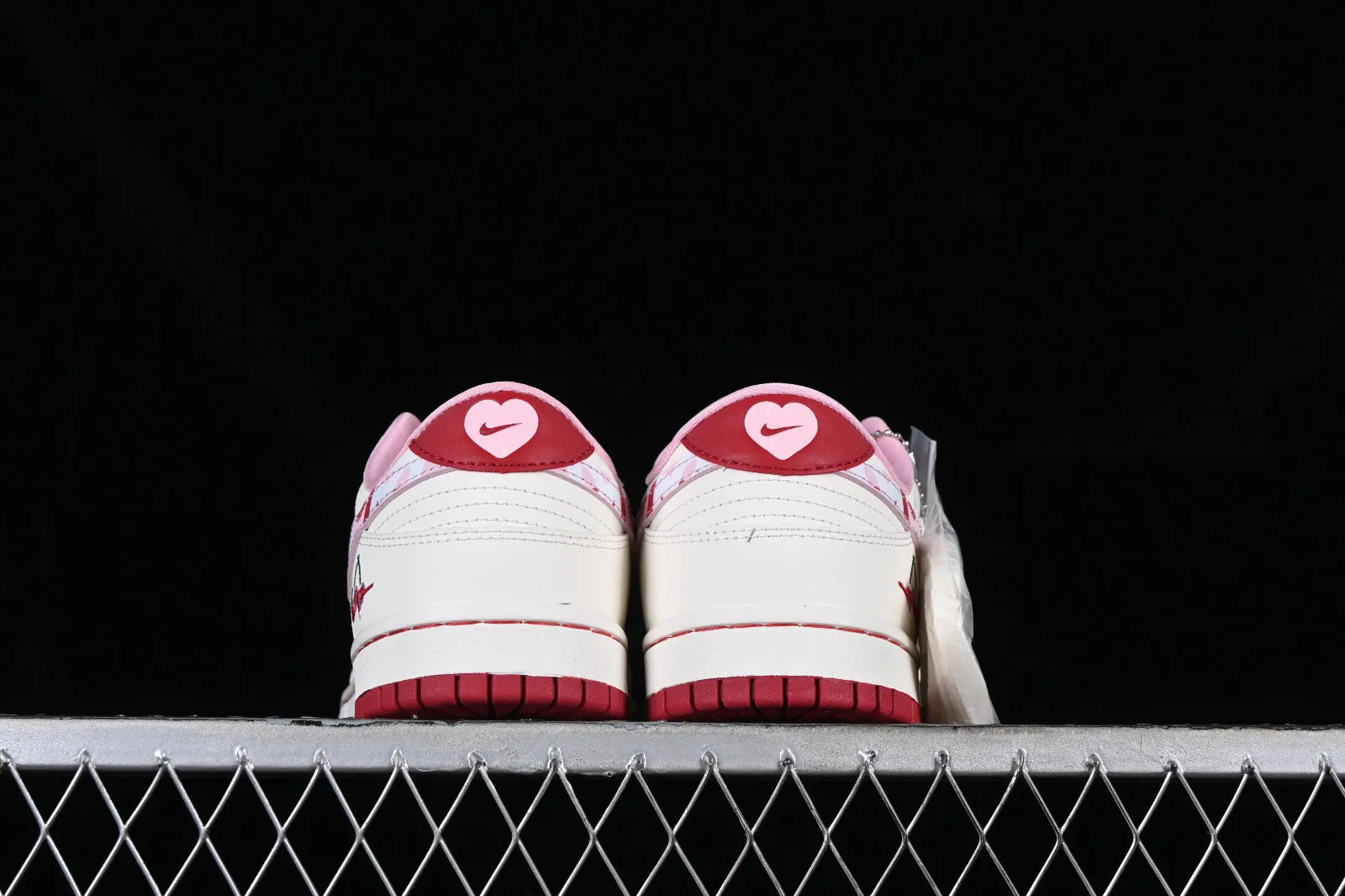 Nike SB Dunk Low Valentine's Day Pink Red Off White FC1688-118