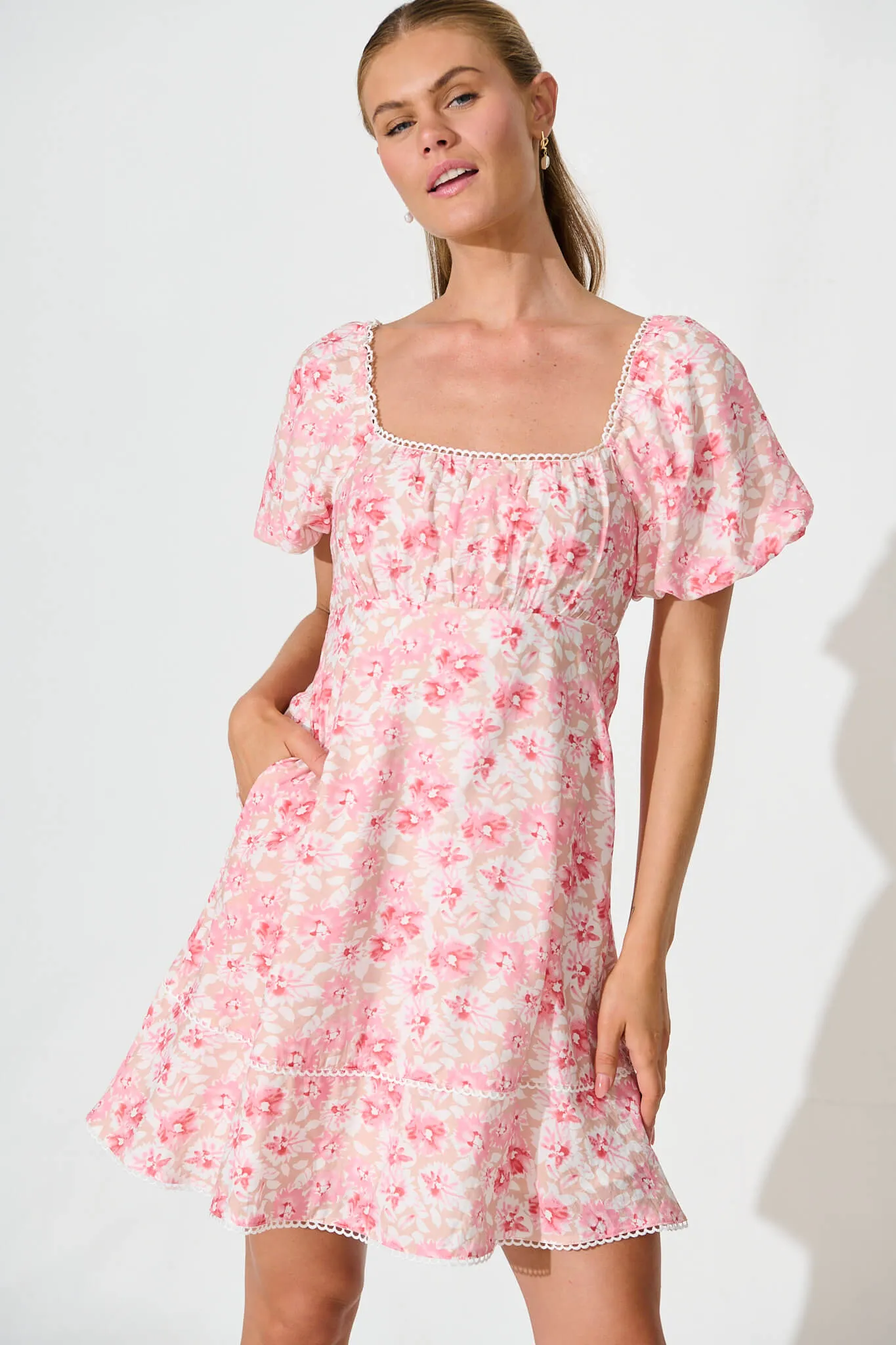 Shella Dress In Pink Floral Print